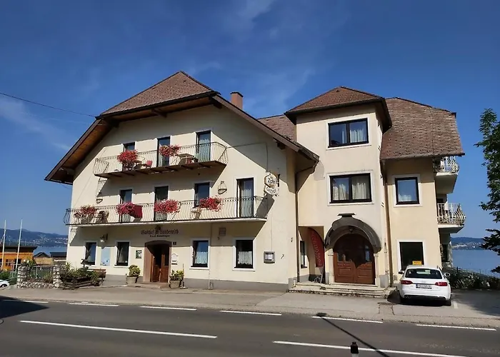 Gasthof Mit Seeterasse & Appartements Zur Landeroith