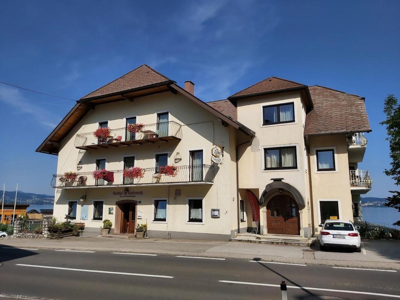 Mit Seeterasse & Zur Landeroith Weyregg am Attersee