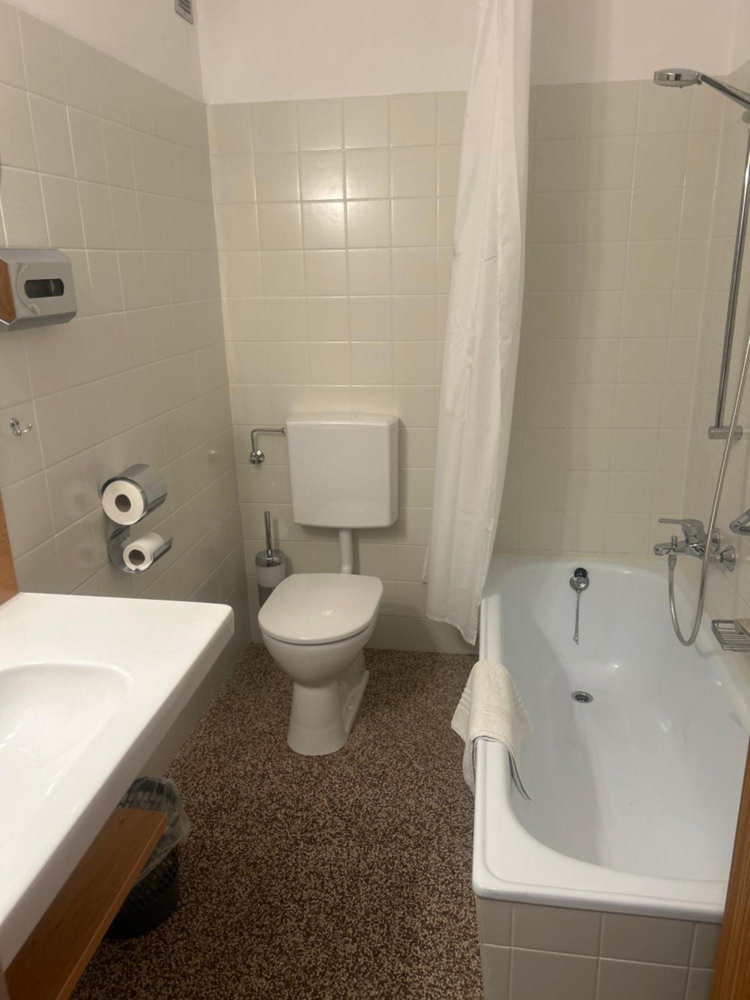 Mit Seeterasse & Zur Landeroith Hotel